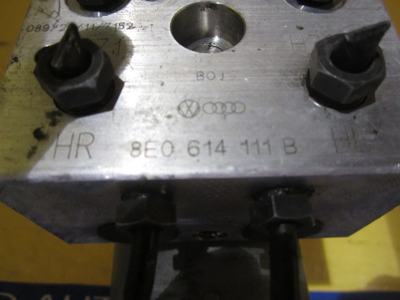 Блок управления ABS Audi A6 C5 1999 г.  1.8 л бензин Ровно