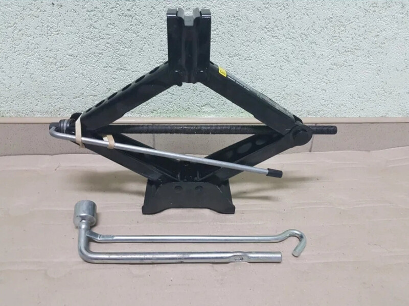 Домкрат Volvo V70 универсал 2010 г.  1.6 л дизель Дубно