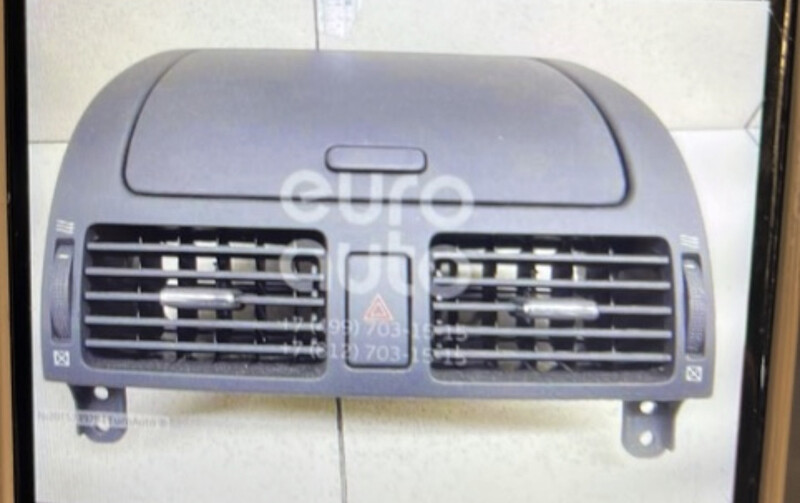 Накладка центральна панелі Toyota Avensis  2008 2.0 Бензин Киев