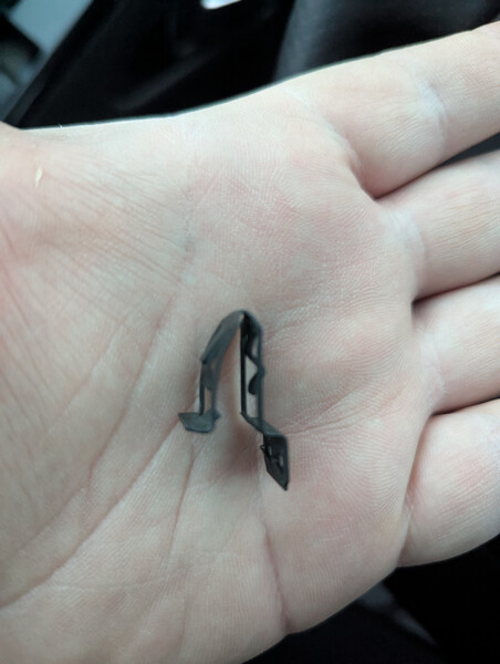 Металлическая клипса Nissan Pathfinder R51  2008 25.0 Дизель 