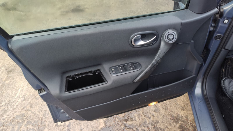 Пепельница Renault Megane 2  2007 универсал 1.6 Бензин Житомир