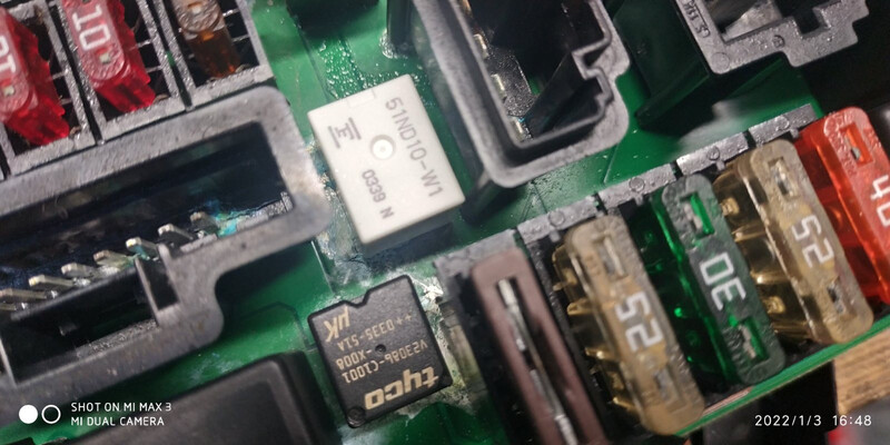 Блок запобіжників Renault Megane 2  2004 універсал 1.6 Бензин 