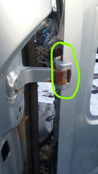 Завіси задньої двері розпашонка лівої Renault Kangoo 2003 р.  1.5 л дизель Львів