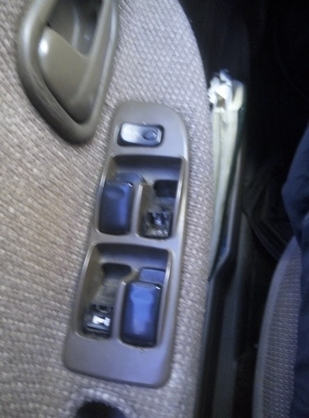 Кнопки стеклоподъемника Kia Sportage  1999 2.0 Бензин Буча