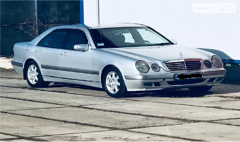 Правая накладка на бампер (без парктроника и вставок) Mercedes-Benz E-Class  2001 2.0 Бензин Очаков
