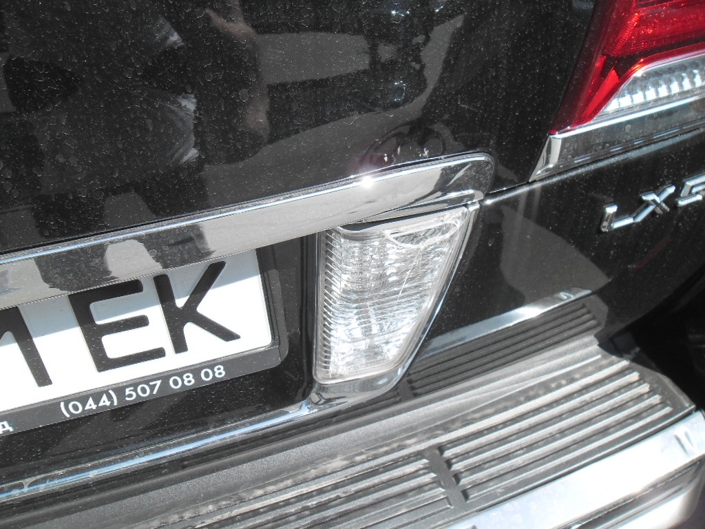 Декоративна накладка га задній бампер Lexus LX 570 2013 5.6 Бензин Киев