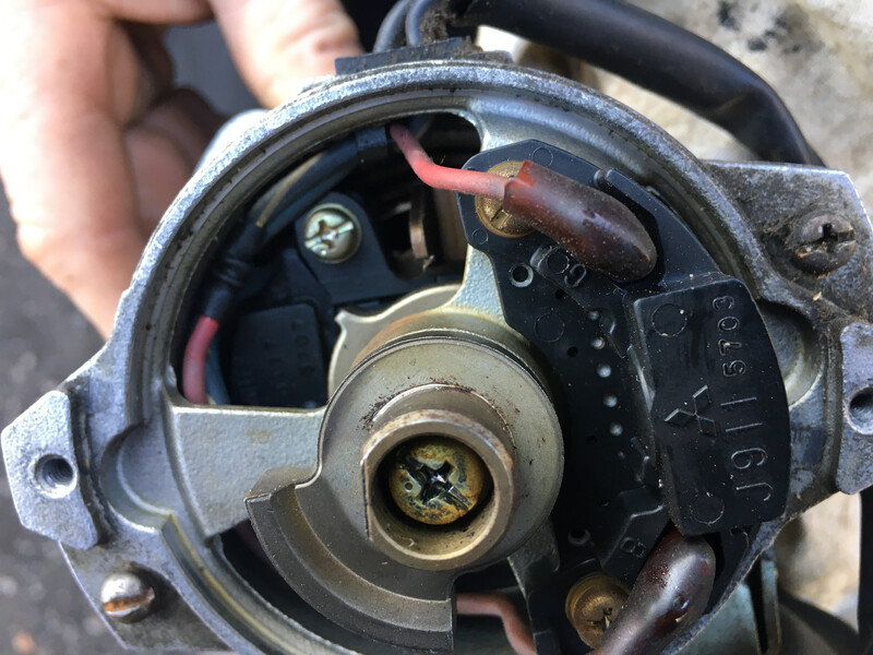 Датчик хола трамбльора Mazda 323  1986 хетчбек 1.6 Бензин 