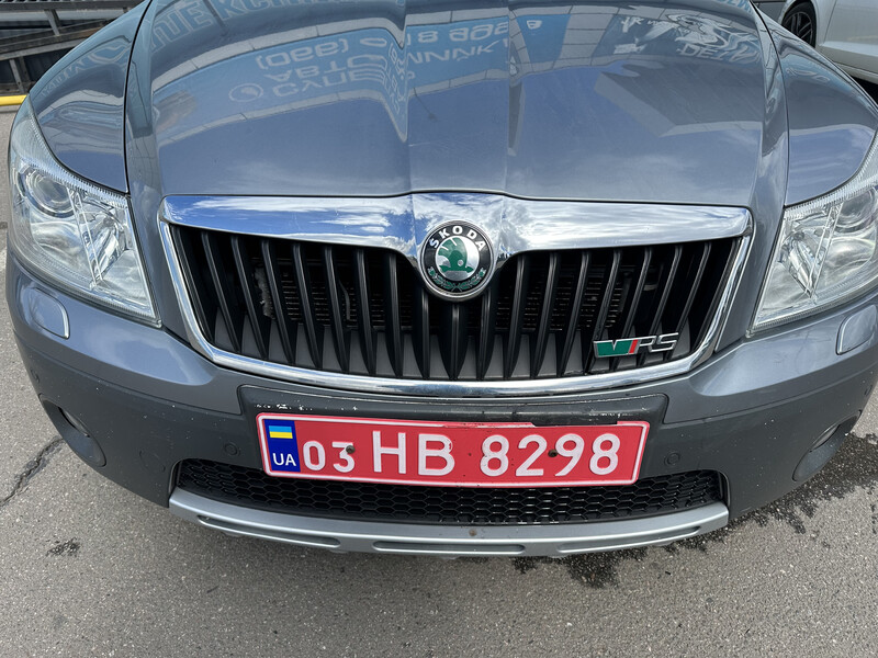Решетка радиатора Skoda Octavia Scout  2012 универсал 2.0 Дизель Полтава