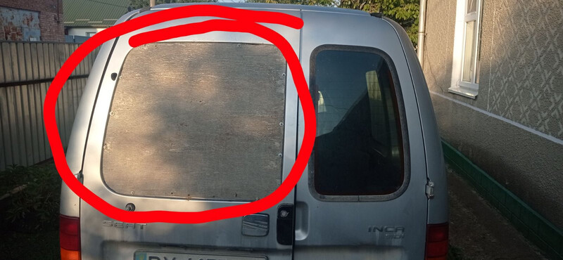 Стекло двери Seat Inca 2002 г.