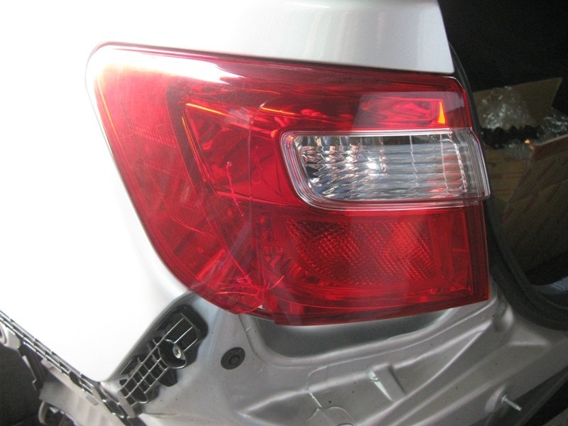Фонарь задний левый наружный 81561-33550   Toyota Camry