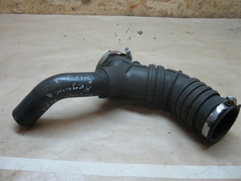 Патрубок воздушного фильтра 8200185087   Renault Megane