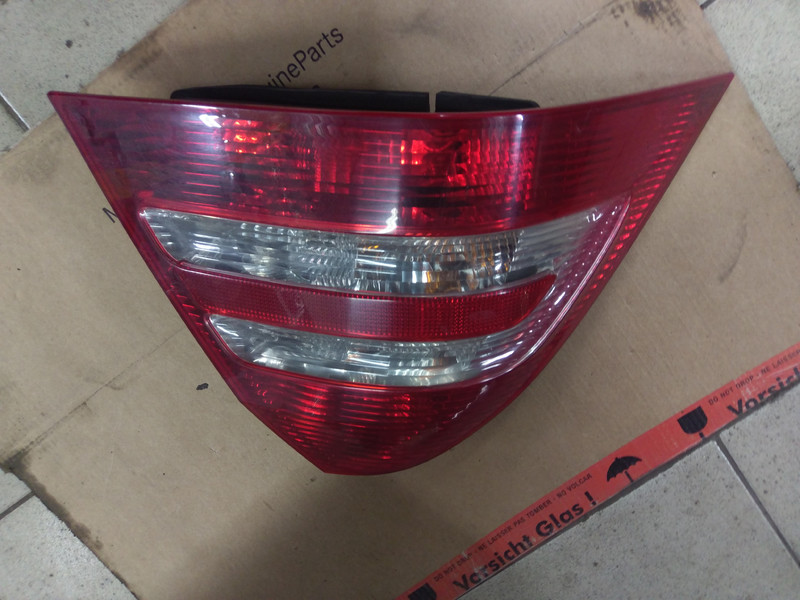 Фонарь задний правый Mercedes-Benz C-Class 203 2005 1.8 Бензин Киев