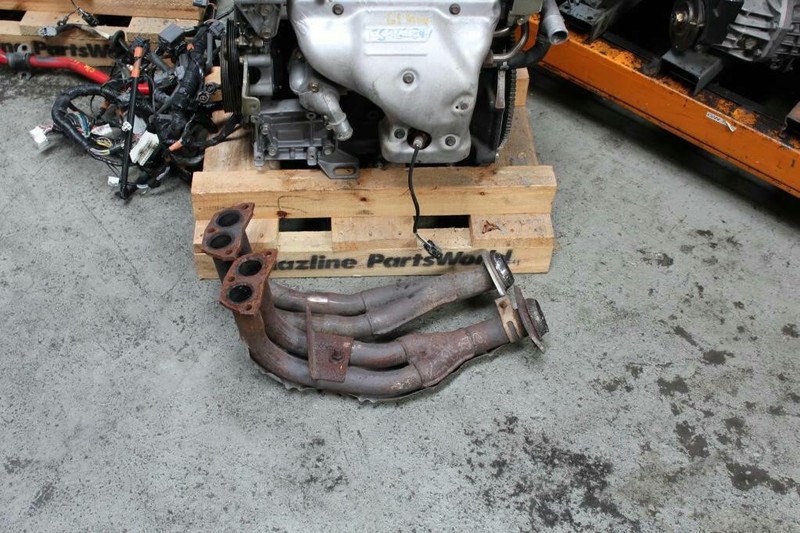 Приемная труба глушителя Mazda Premacy универсал 2001 г.  2.0 л бензин Киев