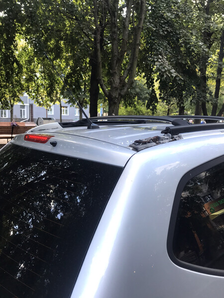 Накладка на рейлінг права зад Kia Carens 3  2007 універсал 2.0 Дизель 