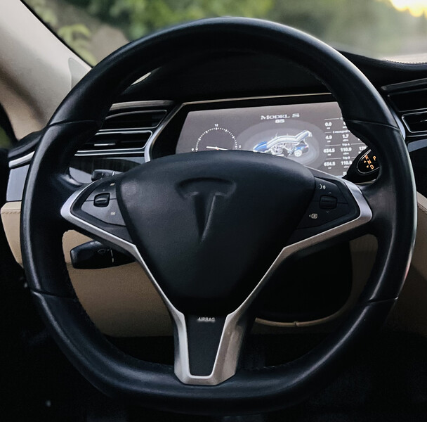 Значок хромовий тесла на рулі (аірбегі) Tesla Model S  2013 85.0 Электро Хмельницкий