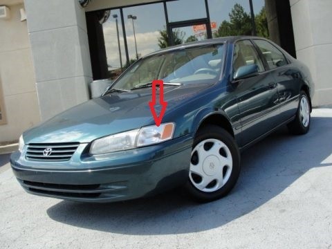 Лівий поворот Toyota Camry Американка 1998 р.  2.2 л бензин Одеса