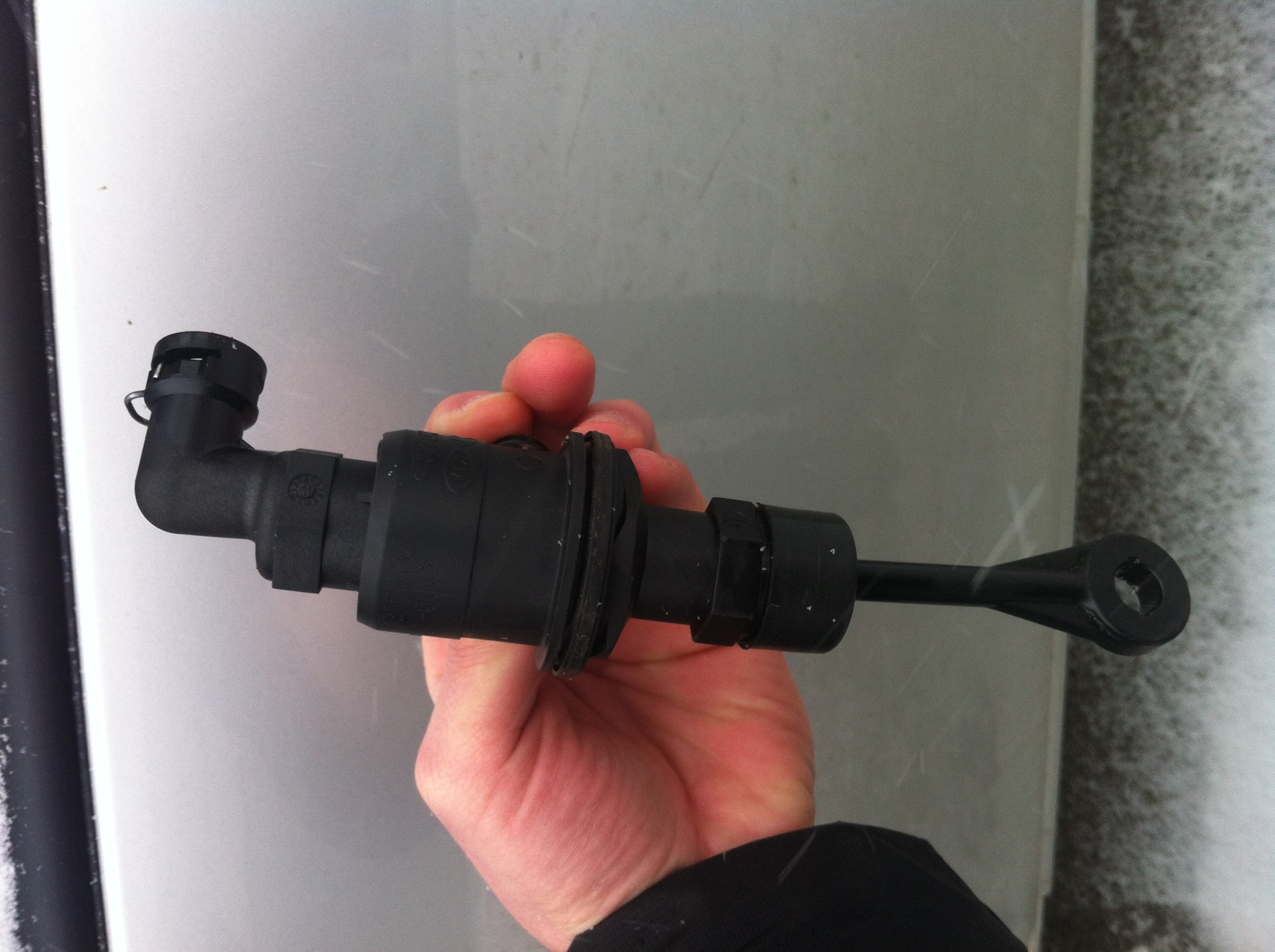 Головний циліндр зчеплення Kia Carens 3  2010 2.0 Бензин 