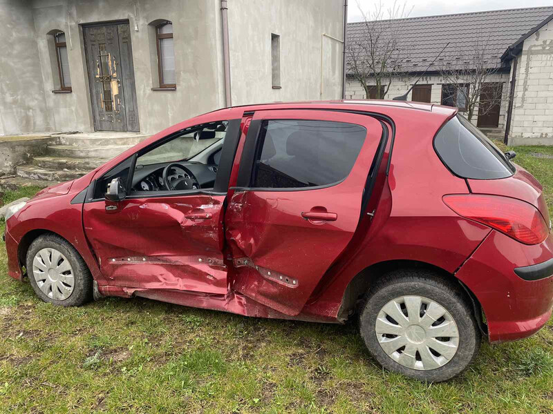 Порог левый Peugeot 308  2008 хэтчбек 1.6 Дизель 