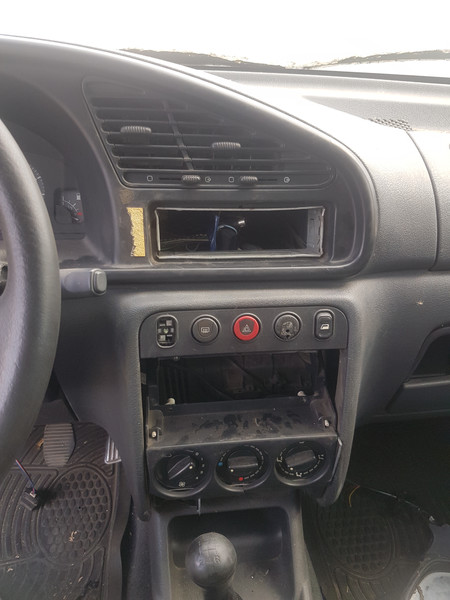 Крышка на центральной консоле Citroen Berlingo  2007 1.9 Дизель Николаев