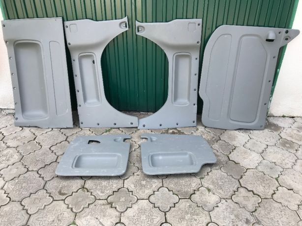 Обшивка багажника Opel Vivaro  2013 2.0 Дизель Харьков