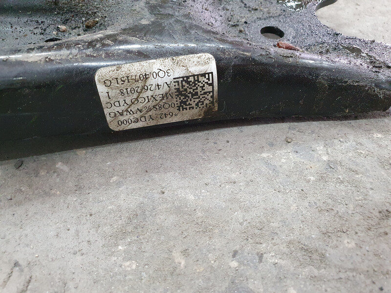 Рычаг подвески передний левый 3Q0.407.151.G   Volkswagen Tiguan