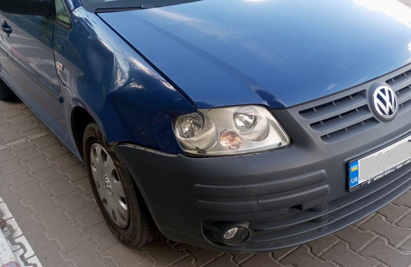 Крило переднє праве (дорестайл) Volkswagen Caddy 3 универсал 2010 г.  2.0 л бензин Ровно
