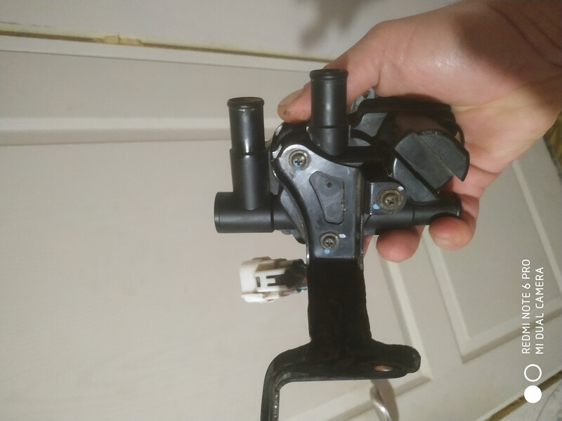 Клапан водяной помпы Toyota Prius 20  2008 хетчбек 1.5 Гибрид 