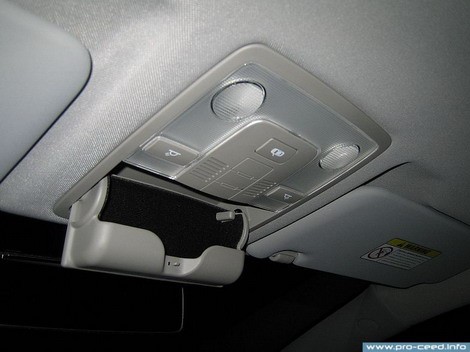 928701h000ed плафон освещения салона сиид с очешником Kia Cee`d LX 2008 1.6 Бензин Киев