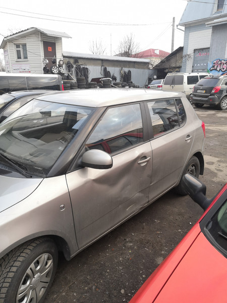 Двери левые Skoda Fabia 2  2011 хэтчбек 1.4 Бензин Ровно