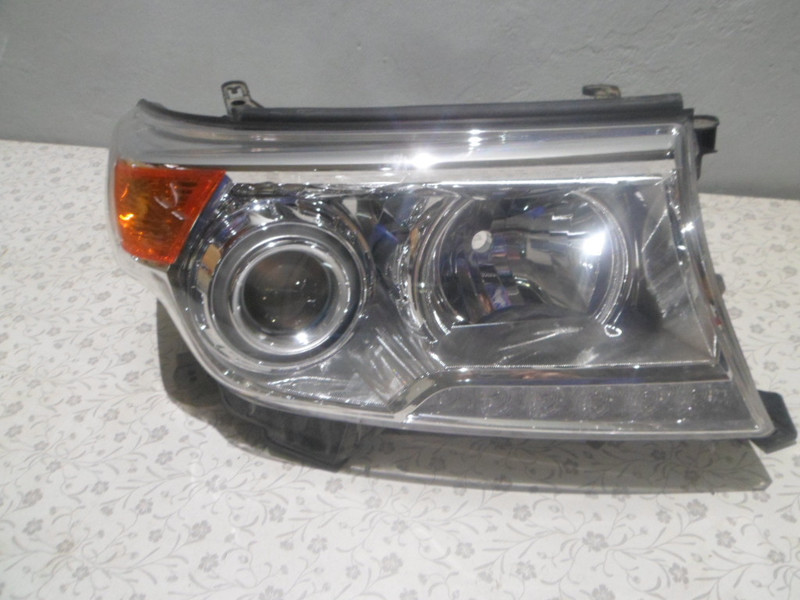 Фара правая Toyota Land Cruiser 200 2012 г.  4.5 л дизель Черкассы