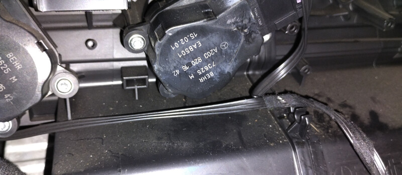 Сервопривод заслонки печки Mercedes-Benz C-Class  2001 универсал 2.0 Бензин Киев