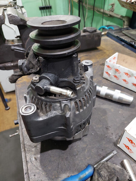 Масляный насос Toyota Hiace  1999 2.4 Дизель Одесса