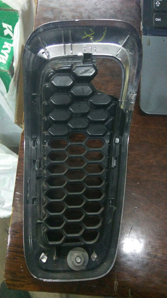 Решітка радіатора 68165904AA   Jeep Cherokee