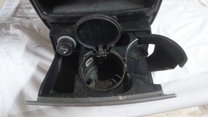 Вставка пепельница Mercedes-Benz Sprinter  2011 2.2 Дизель Николаев