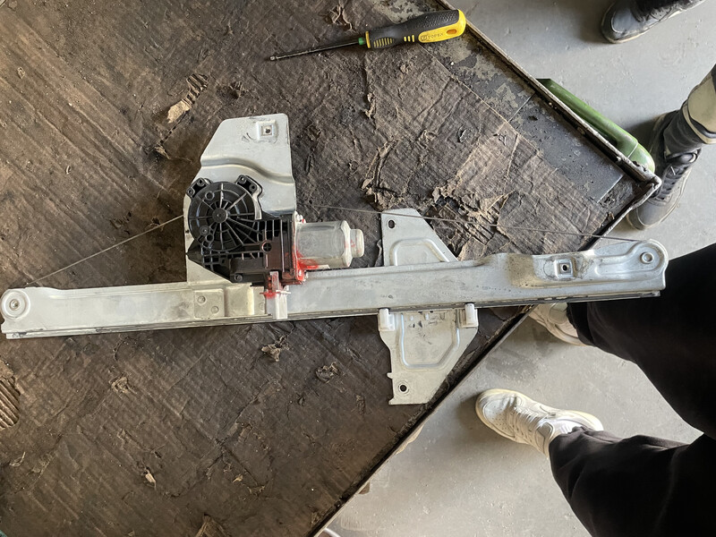 Стеклоподъемник левый Peugeot Partner  2013 универсал 1.6 Дизель Белая Церковь