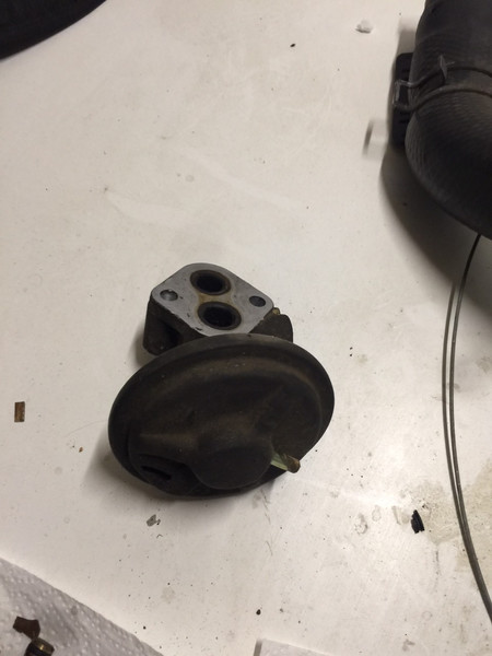 Дросельная заслонка s1 с клапаном egr Mazda 626  1994 2.0 Бензин Одесса