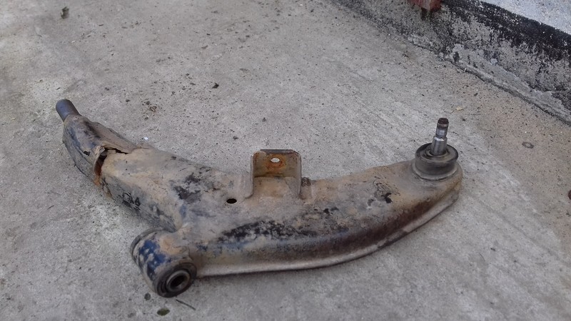 Передні важелі Mitsubishi Lancer 4  1991 1.5 Бензин Малин