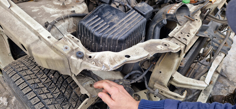 Правая передняя панель Suzuki Grand Vitara  2008 2.4 Бензин Киев