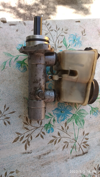 Главный тормозной цилиндр Mazda 121  1991 1.3 Бензин Чернигов