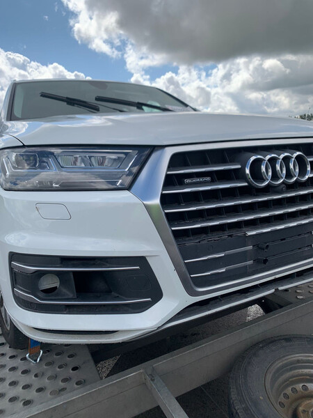 Решітка бампера ліва Audi Q7  2018 3.0 Бензин Ивано-Франковск