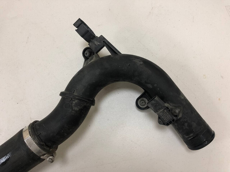 Патрубок интеркулера Volkswagen Golf 7 хэтчбек 2017 г.  1.8 л бензин Ровно