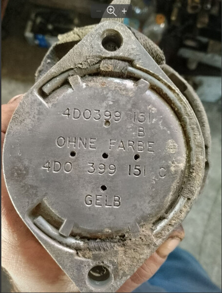 Подушка КПП Audi A8 D2 1995 г.  3.0 л бензин Черноморск