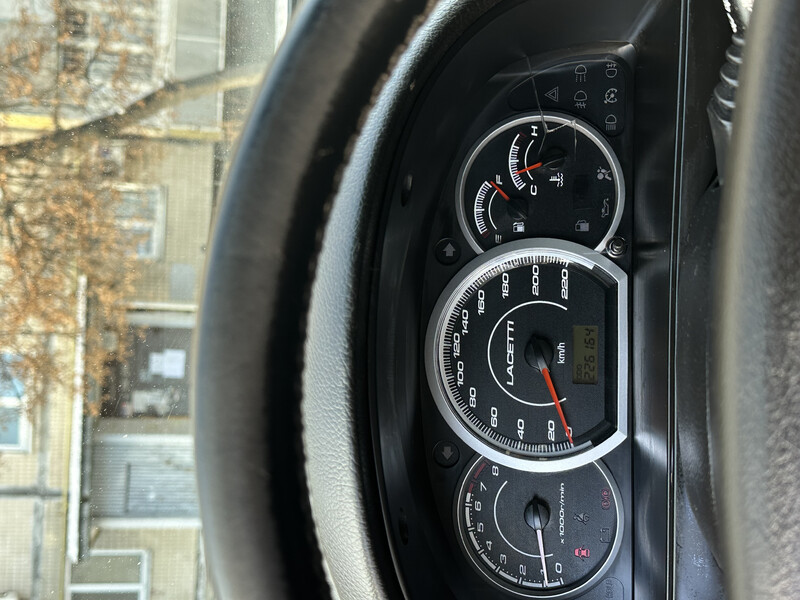 Стекло панели приборов Chevrolet Lacetti  2007 универсал 1.8 Бензин Киев