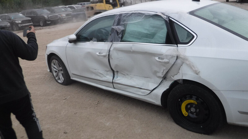 Двери левые 561831055A   Volkswagen Passat