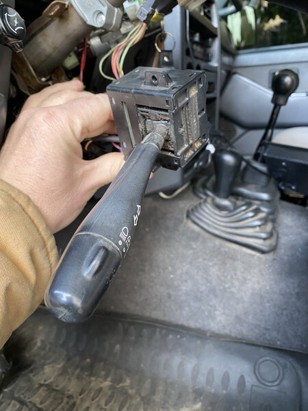 Переключатель поворотов подрулевой Nissan Patrol Y60  1994 2.8 Дизель Кременчуг