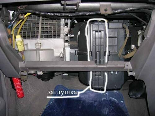 Крышка салонного фильтра Mazda 2  2005 хэтчбек 1.4 Бензин Харьков