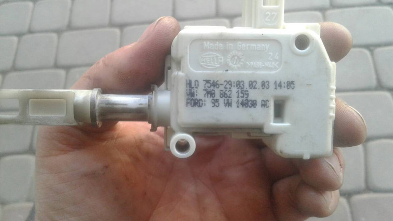 Активатор замка багажника Volkswagen Sharan  2010 купе 2.0 Дизель 