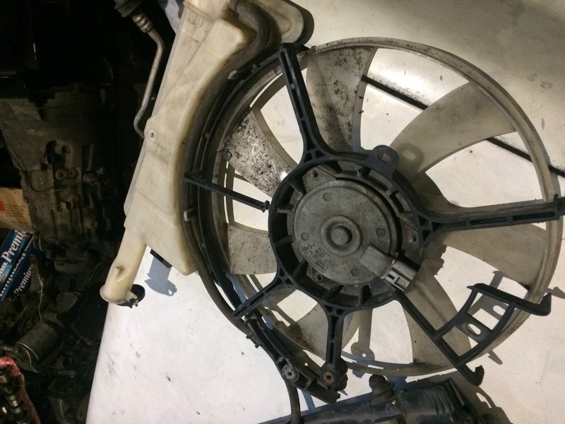 Кожух вентилятора Toyota Yaris  2007 хэтчбек 1.3 Бензин Ровно