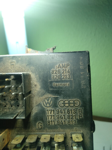 Блок предохранителей 171941813   Volkswagen Golf