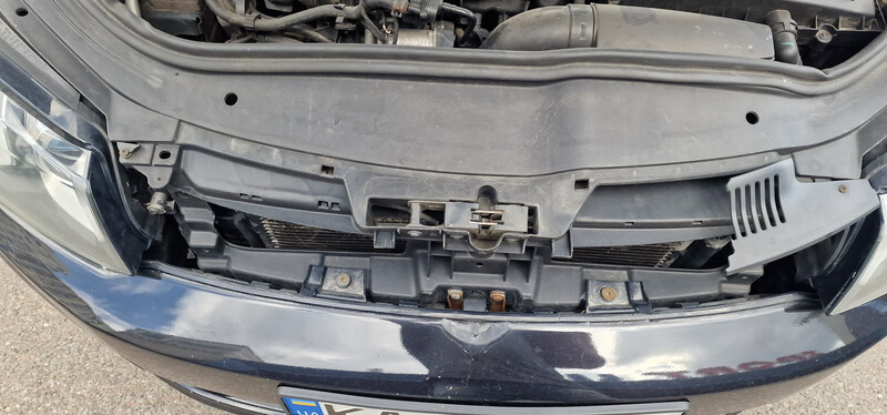 Решетка радиатора с значком Volkswagen Eos  2012 2.0 Бензин 